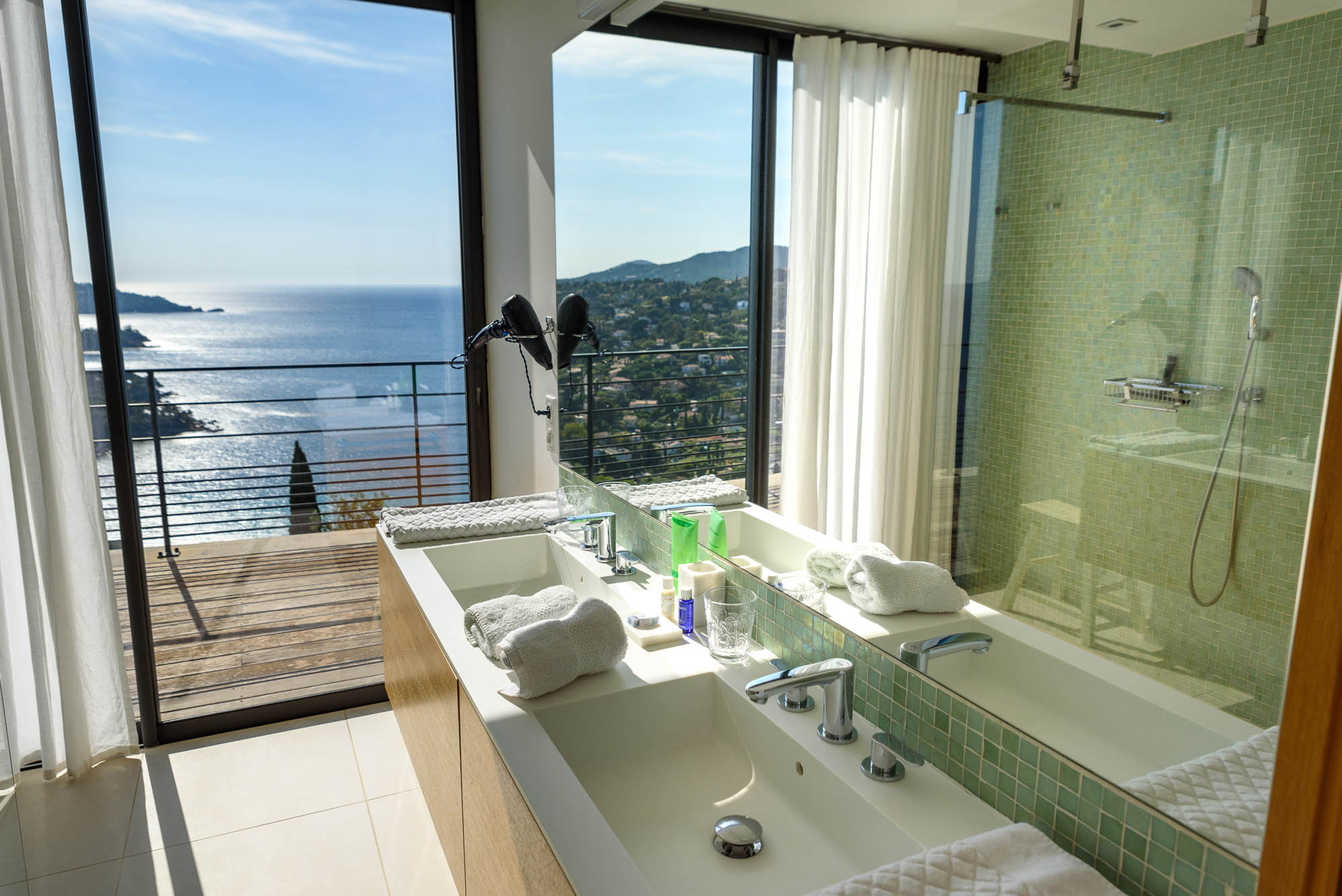 Villa Aquamarine - salle de bain master bedroom
