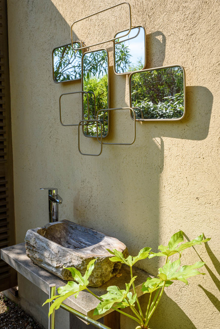 Villa Aquamarine - salle de bain extérieure petite chambre