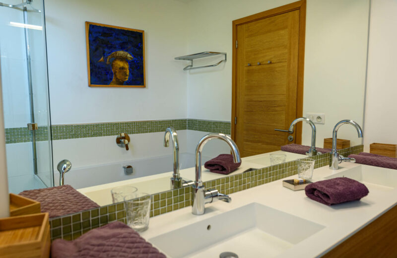 Villa Aquamarine - salle de bain chambre à 3 lits